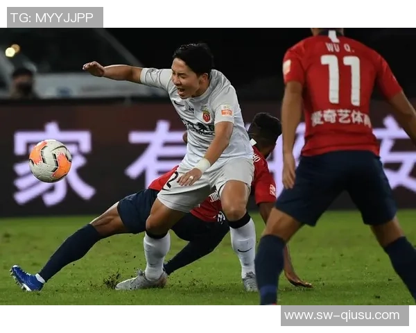 中超精彩对决上海上港与恒大比赛录像集锦回顾与分析